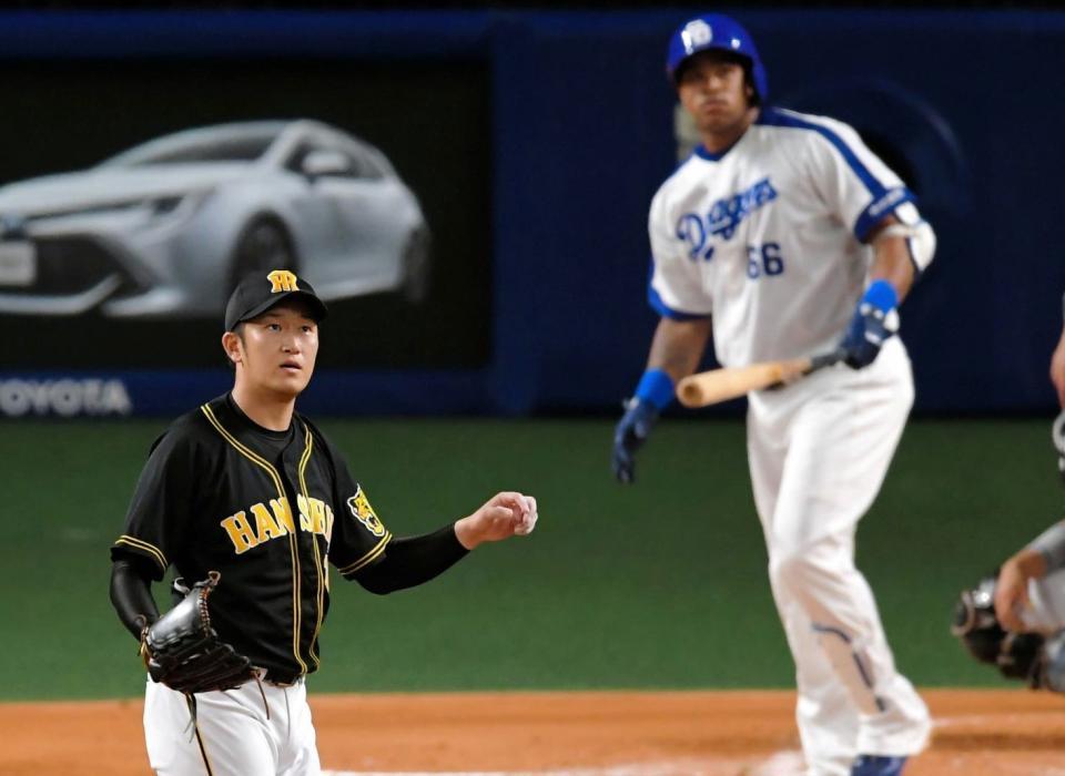 １回中日、ビシエドに先制の３ランを浴びる阪神・岩貞＝ナゴヤドーム