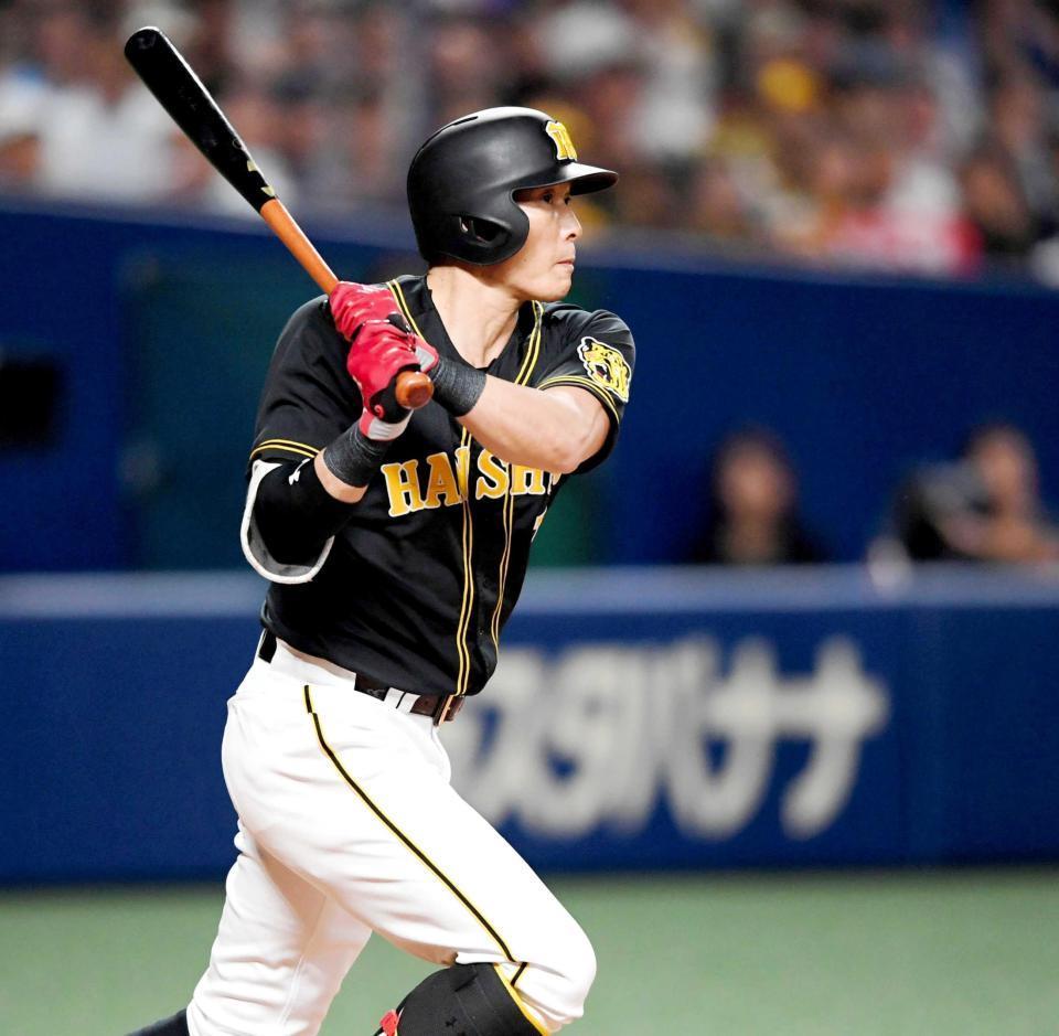 　５回、適時二塁打を放つ糸井