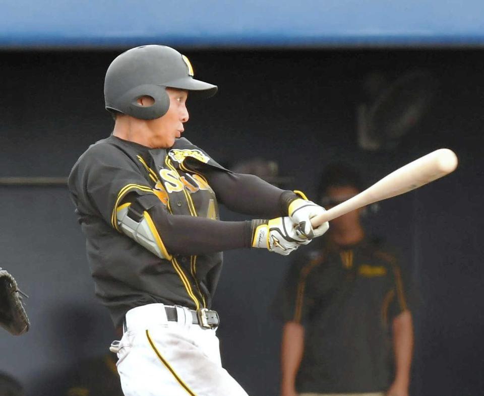 　７回に中前打を放つ熊谷