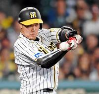 　７回、右前適時打を放つ大山