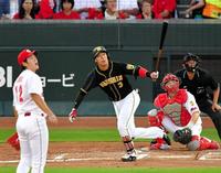 　１回、３ランを放つ大山（撮影・高部洋祐）