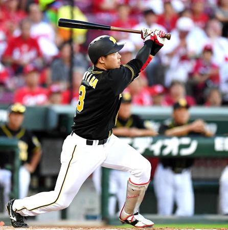 １回、３ランを放つ大山（撮影・飯室逸平）