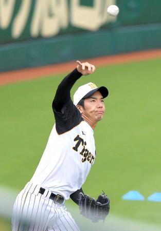 　黙々と投げ込む小野