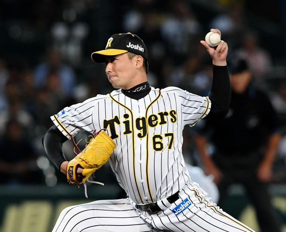 ４回途中から登板し、ピンチを切り抜ける阪神・岩崎優＝甲子園（撮影・田中太一）