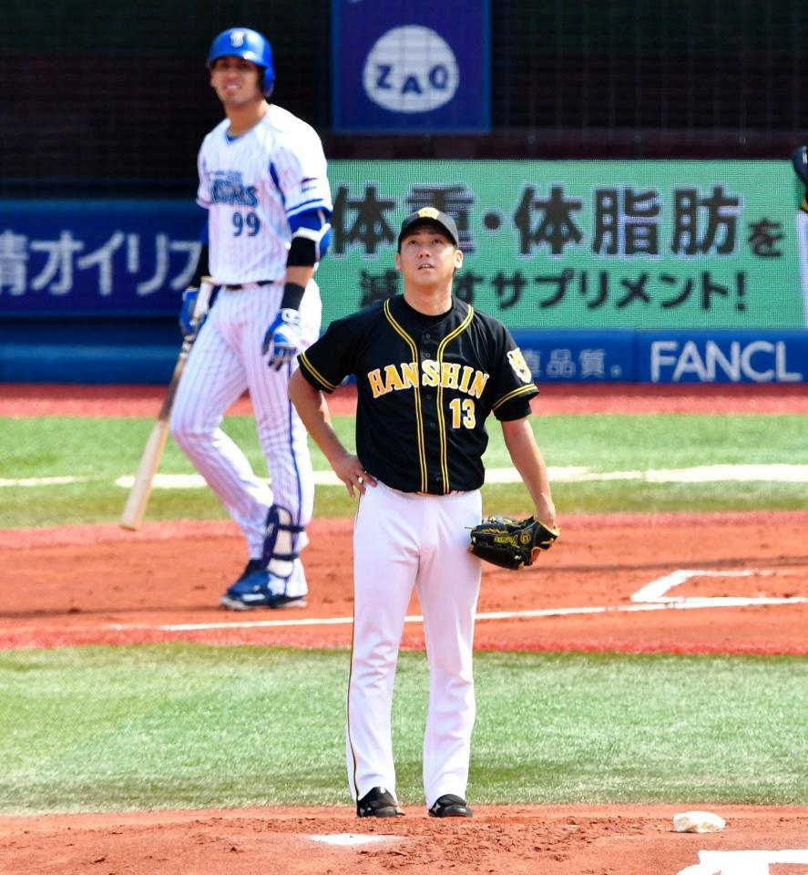 １回ＤｅＮＡ無死一塁、ＤｅＮＡ　ネフタリ・ソトに２ランを浴びた阪神・岡本洋介＝横浜（撮影・出月俊成）