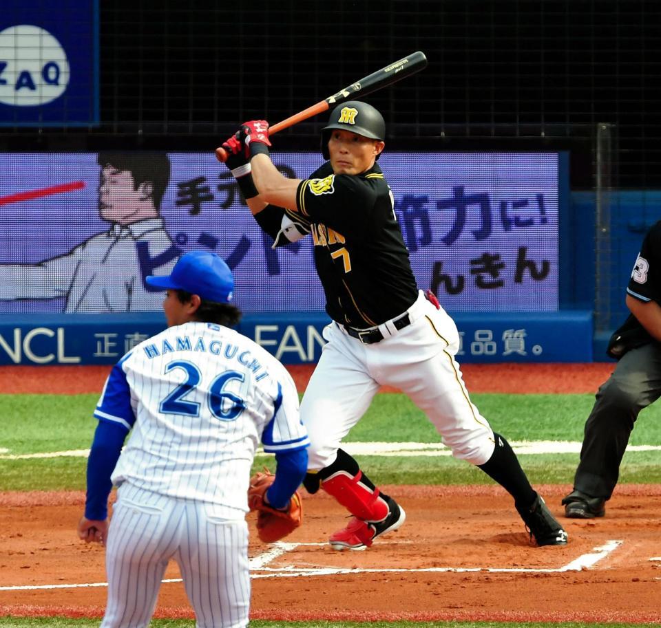 ６回阪神２死二塁、右前適時打を放つ阪神・糸井嘉男＝横浜（撮影・出月俊成）