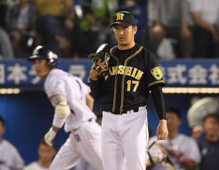 １回、ヤクルト・山田に２ランを浴びる阪神・岩貞＝神宮