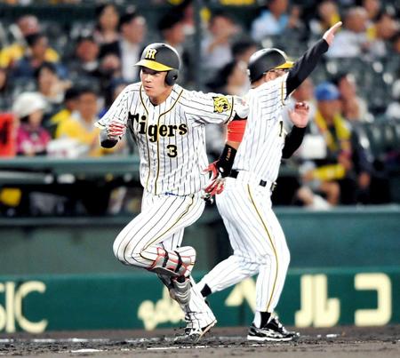 　５回、中前へ安打を放ち三塁を蹴って本塁へ走る大山（撮影・田中太一）