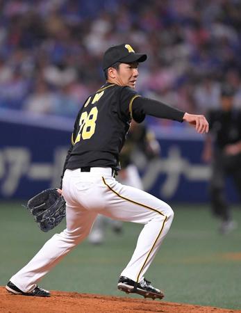 　４回、福田の打球に反応する小野