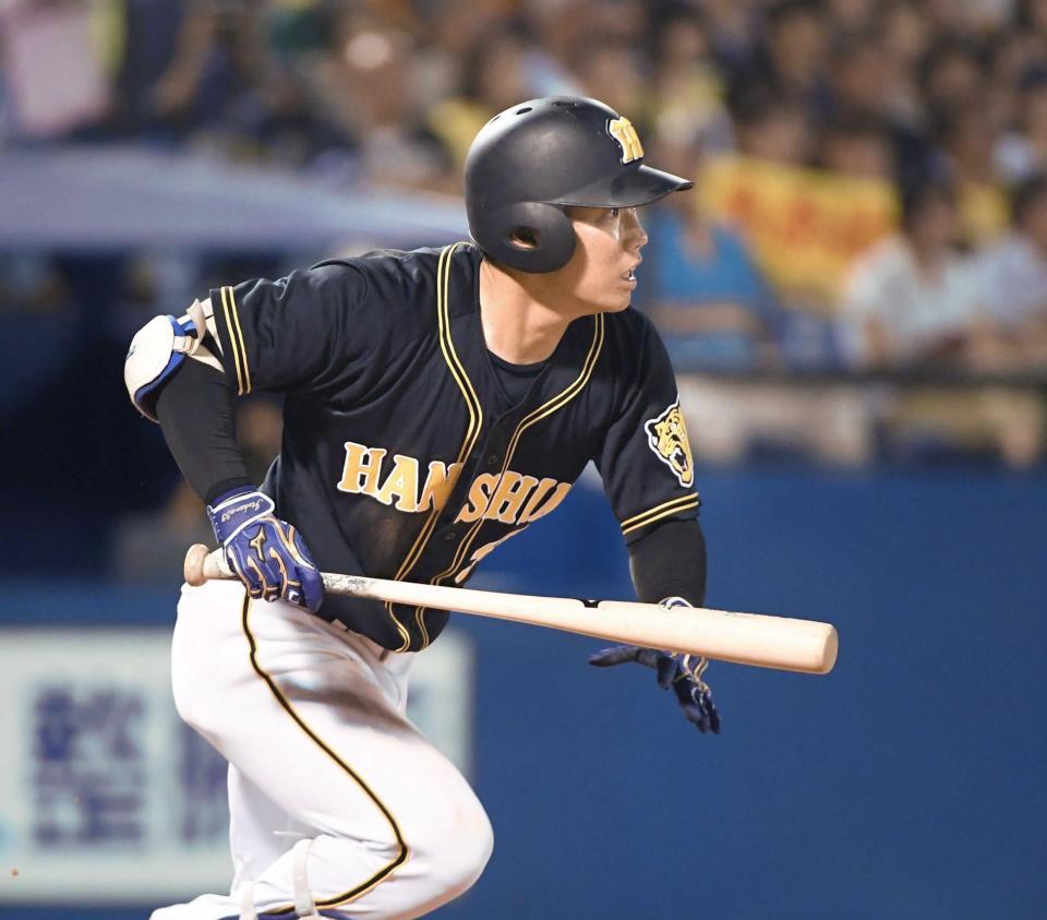 　６回、右前打を放つ糸原