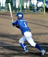 ８回、右前打を放つ大阪ガス・近本（撮影・高部洋祐）