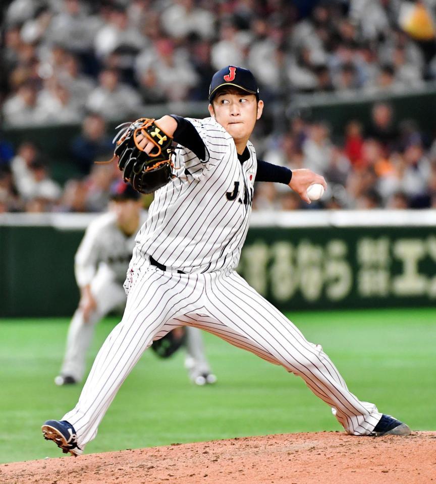 　建山義紀投手コーチに成長を期待される岩貞祐太投手