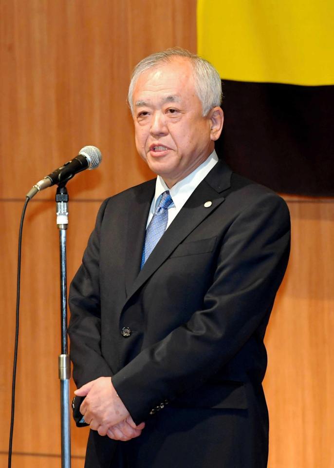 　選手への期待を話した藤原次期オーナー