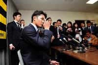 契約更改を終え、会見する阪神・藤浪晋太郎＝阪神球団事務所（撮影・田中太一）