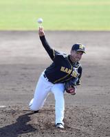 西武との練習試合で登板した阪神・秋山拓巳＝東部球場（撮影・山口登）