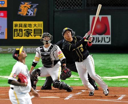 １回阪神２死二塁、左中間に先制の２ランを放つ阪神・大山悠輔。投手・ソフトバンク　アリエル・ミランダ＝ヤフオクドーム（撮影・高部洋祐）