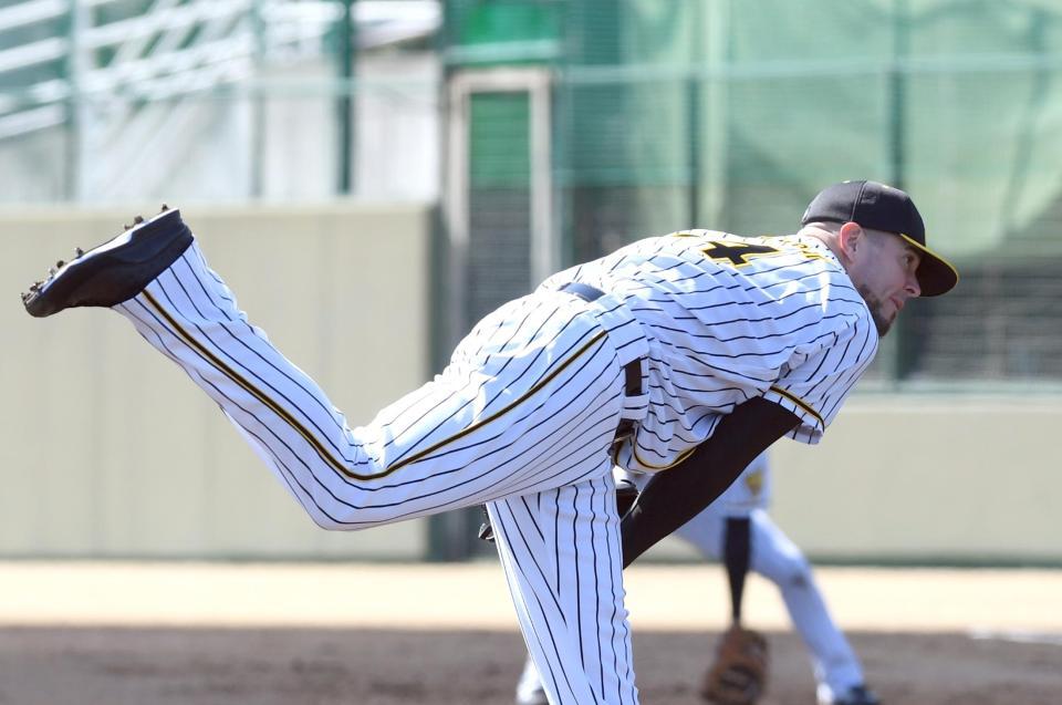 先発した阪神ランディー・メッセンジャーは５回１失点と好投した＝鳴尾浜（撮影・山口登）