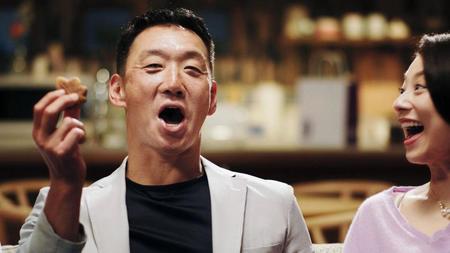 本格的演技初挑戦した金本知憲氏（左）と小池栄子