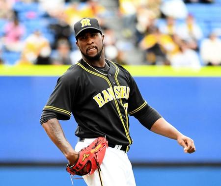 　３回、桑原に同点ソロを浴び、悔しそうな表情を見せるガルシア（撮影・中田匡峻）