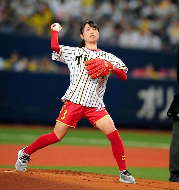 なでしこ鮫島彩が阪神開幕戦で始球式　ワンバンも「練習していたよりはまとも」