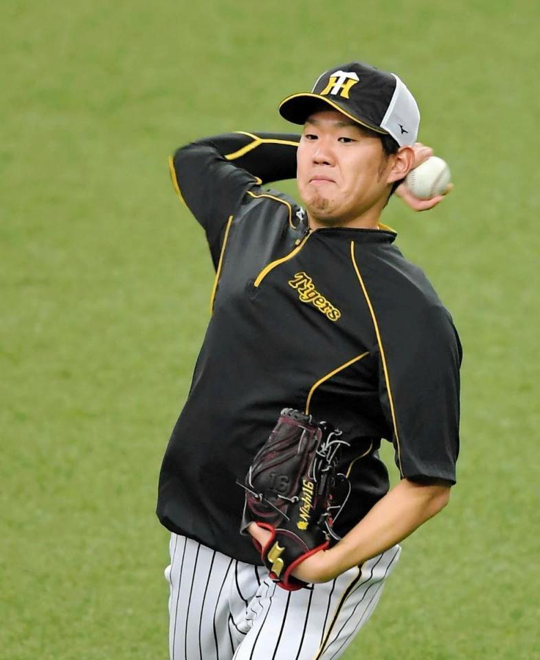 　登板に向けキャッチボールで調整する西（撮影・高部洋祐）