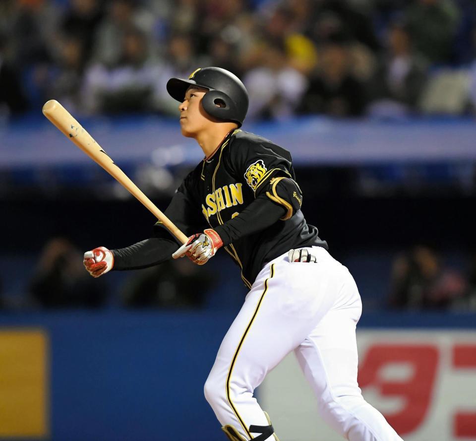 　３回、左中間へソロを放つ大山（撮影・田中太一）