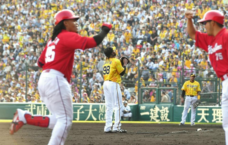 ９回、バティスタに先制２ランを浴び、天を仰ぐドリス