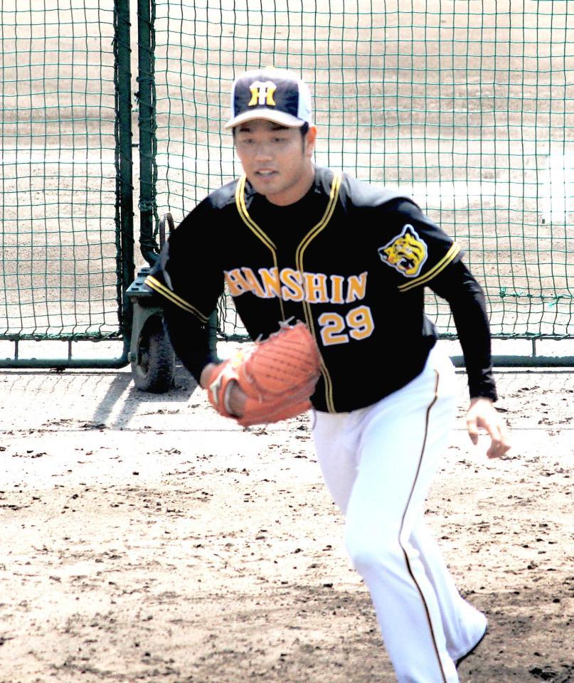 　投手ノックを受ける高橋遥