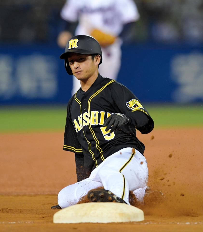 ６回、糸井の内野ゴロで三進する近本