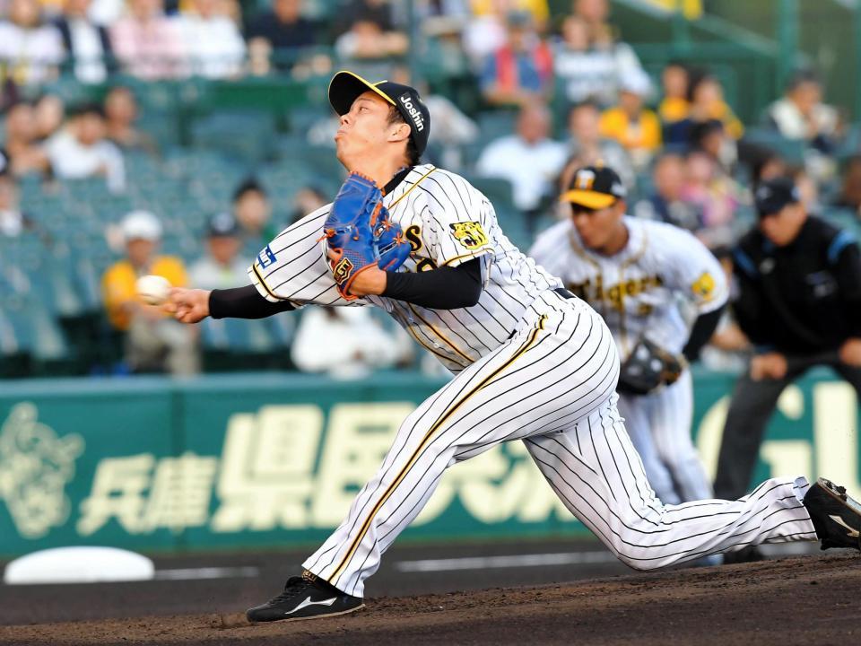 ヤクルト打線を相手に投げ込む阪神・青柳晃洋＝甲子園（撮影・田中太一）