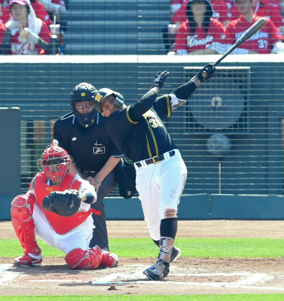 ６回阪神１死一・三塁、左前に適時打を放つ阪神　ジェフリー・マルテ＝マツダスタジアム（撮影・高部洋祐）