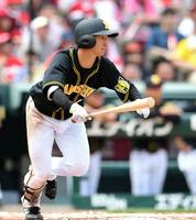 　２回、二塁強襲の２点打を放つ近本