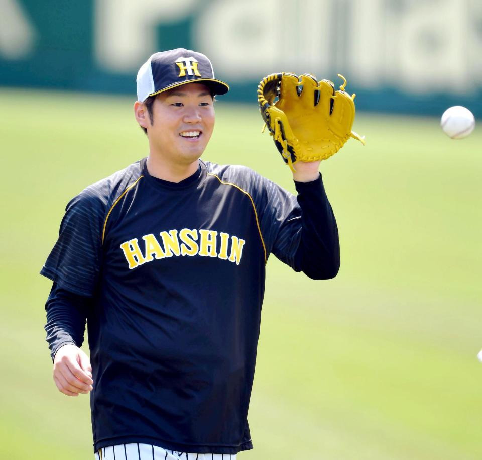 キャッチボールで調整する西（撮影・田中太一）