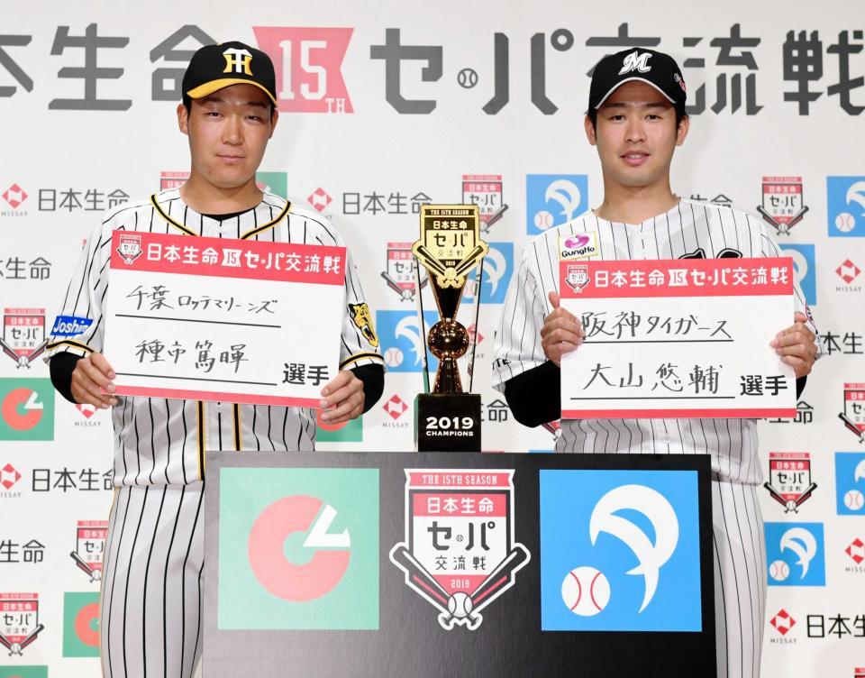 　互いに対戦を望み、健闘を誓い合った種市（右）と大山（撮影・棚橋慶太）