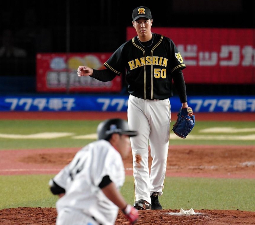 ３回、井上晴哉に２ランを浴びた阪神・青柳晃洋＝ＺＯＺＯマリンスタジアム（撮影・中田匡峻）