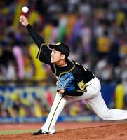 ６回、２番手で登板し力投する小野（撮影・棚橋慶太）