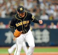 　２回、佐野を空振り三振に仕留め吠える岩田