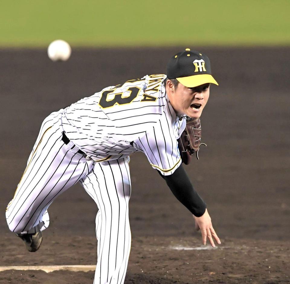 　８回から登板し力投する守屋（撮影・北村雅宏）