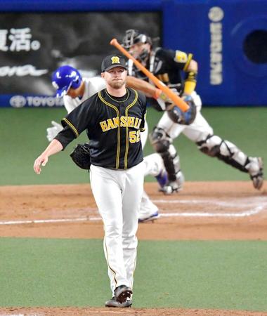 　８回、平田を遊ゴロに打ち取るジョンソン