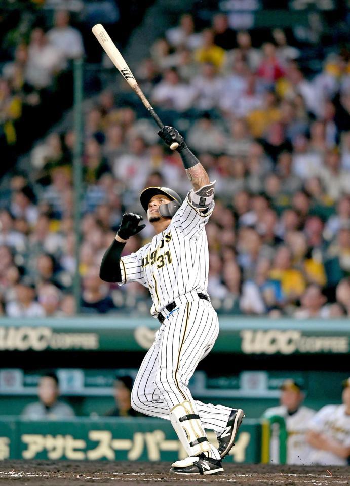 　５回、同点ソロを放つマルテ（撮影・北村雅宏）