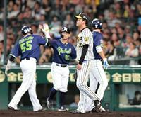 　６回、ヤクルト・中村悠平に逆転の２点適時打を浴びた阪神・高橋遥人