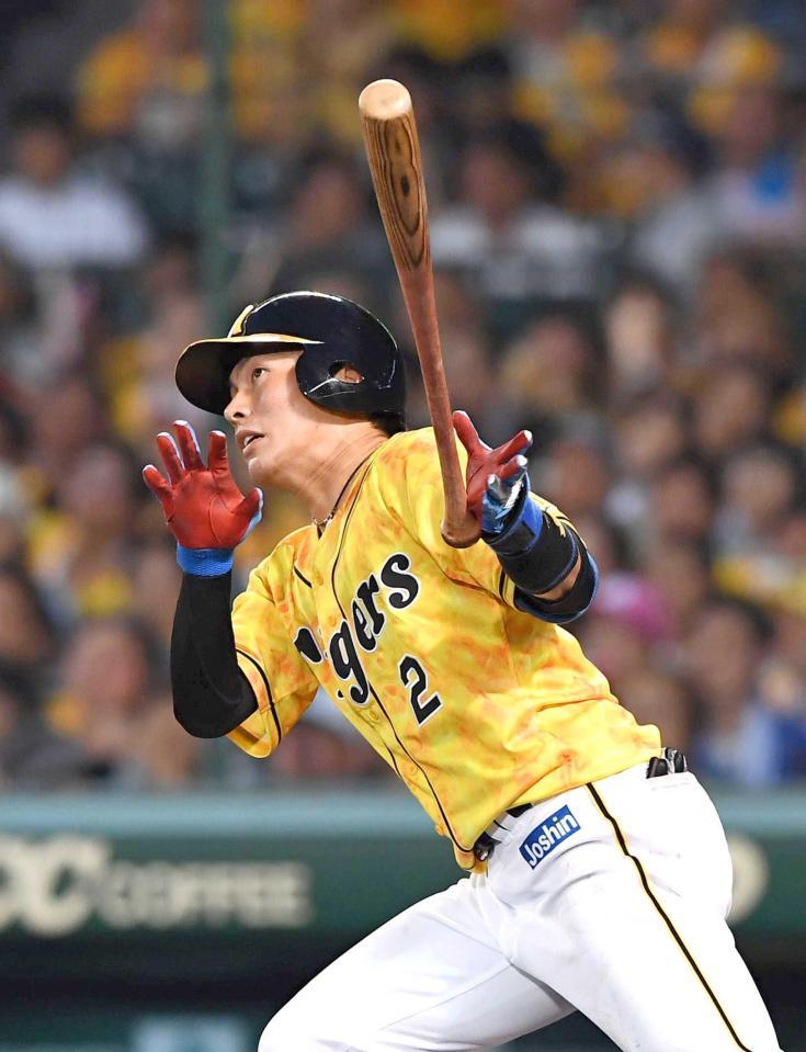 ５回、左越えにソロを放つ北條　