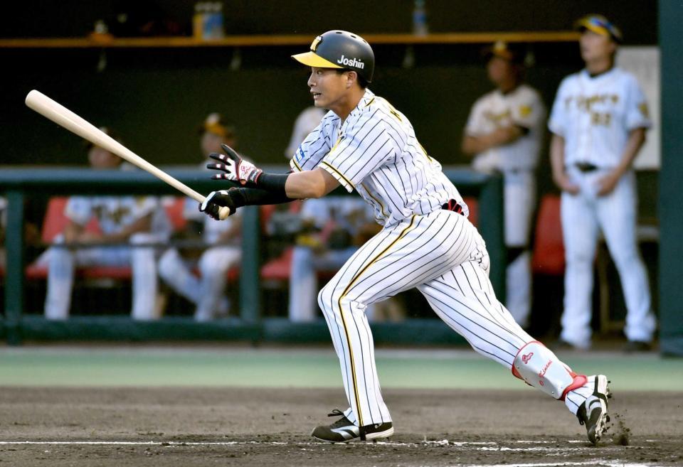 　２回、二塁打を放つ木浪