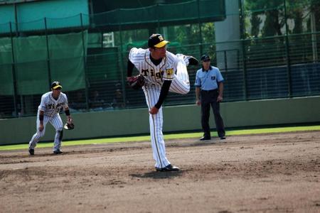 八回から登板し、三者凡退に抑えた能見