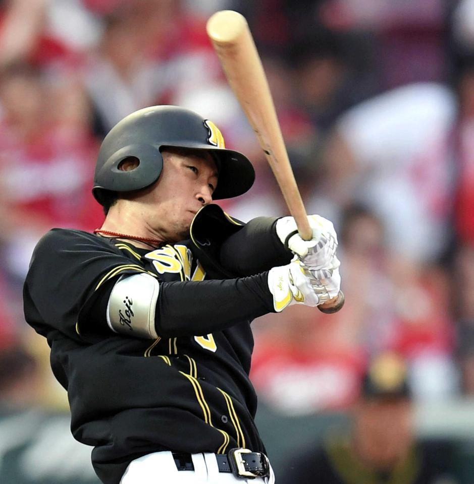 　３回、右越えに勝ち越しソロを放つ近本