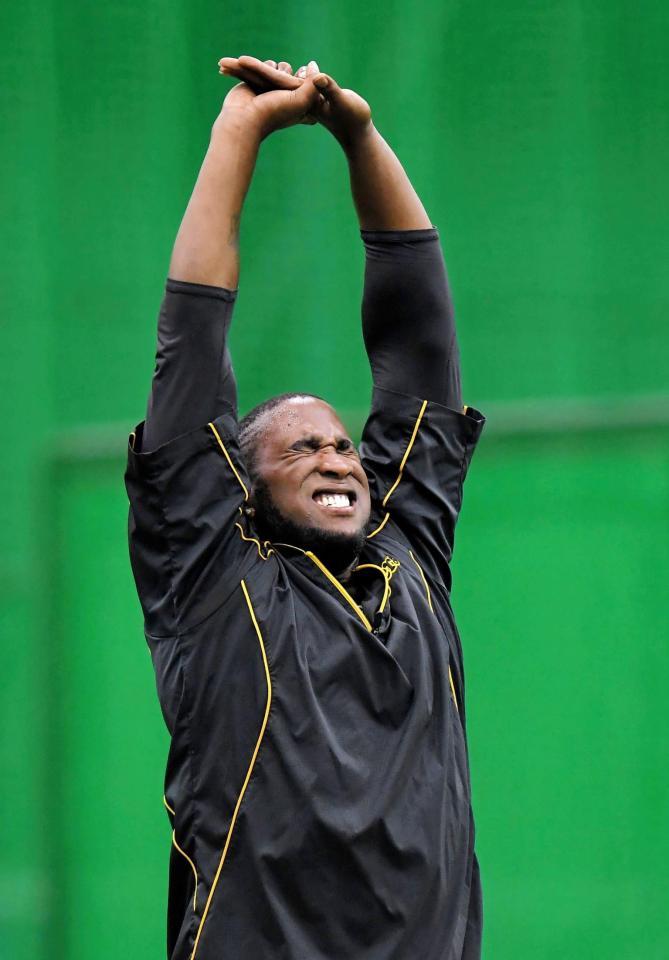 登板に向け汗を流す阪神　オネルキ・ガルシア＝甲子園（撮影・高部洋祐）