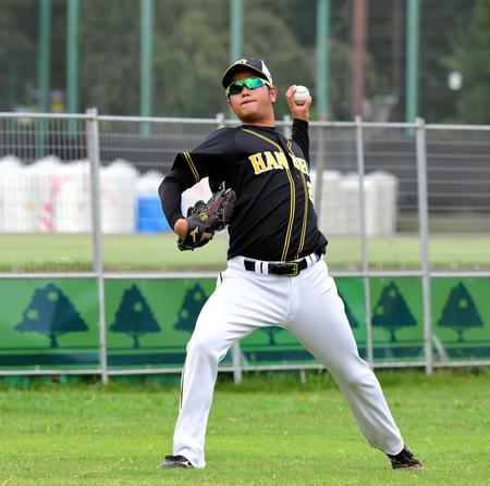 キャッチボールを行う阪神・高橋遥人＝神宮（撮影・高部洋祐）