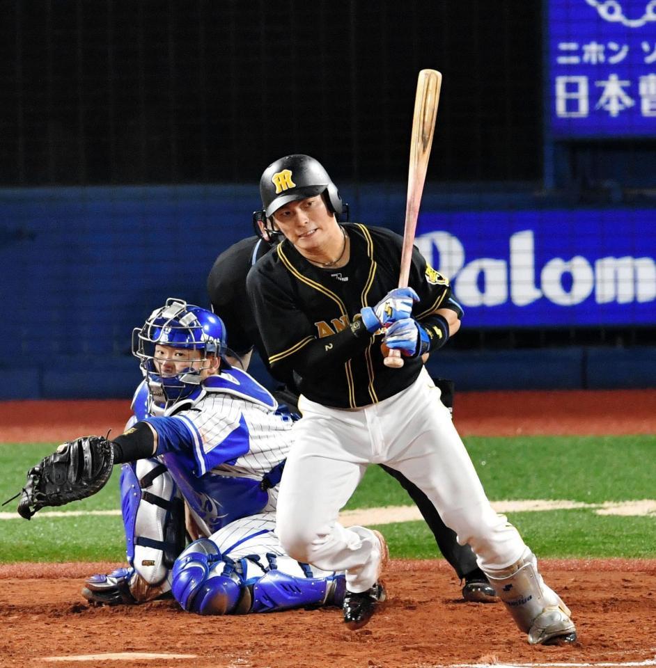 　４回、左前適時打を放つ北條（撮影・西岡正）