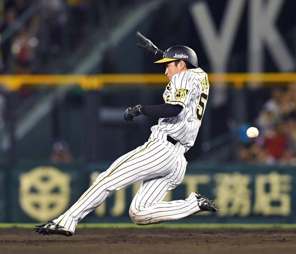 6回、二盗に成功する近本(撮影・北村雅宏)