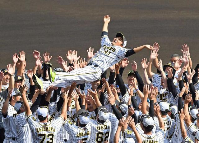 高橋聡ありがとう…５度胴上げ「本当に野球っていいなと思いました」